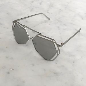 Trendy Oversized Silver Mirrored Sunglasses